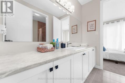 280 Sapling Grove South Ottawa ON K2J 7L9