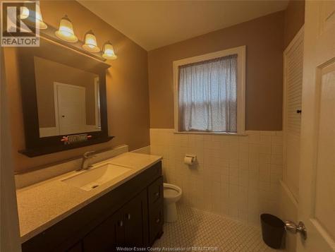 2322 Byng Windsor ON N8W 3E5