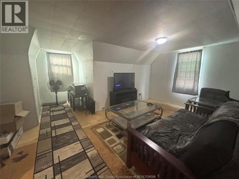 2322 Byng Windsor ON N8W 3E5