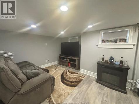 2322 Byng Windsor ON N8W 3E5