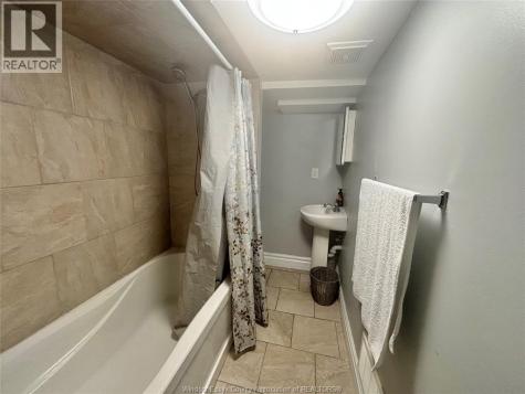2322 Byng Windsor ON N8W 3E5