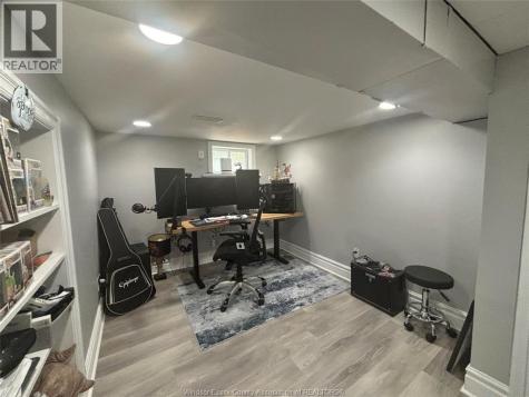 2322 Byng Windsor ON N8W 3E5