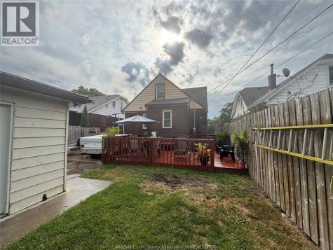 2322 Byng Windsor ON N8W 3E5