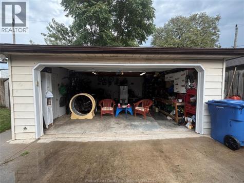 2322 Byng Windsor ON N8W 3E5