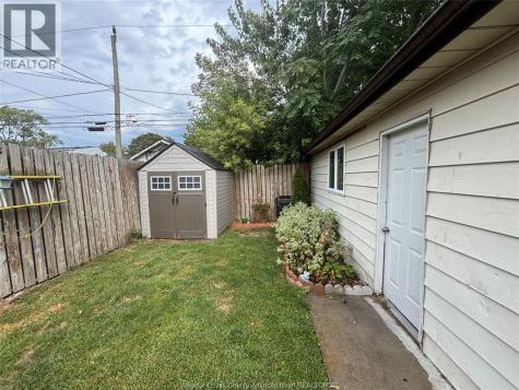 2322 Byng Windsor ON N8W 3E5