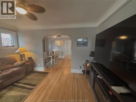 2322 Byng Windsor ON N8W 3E5
