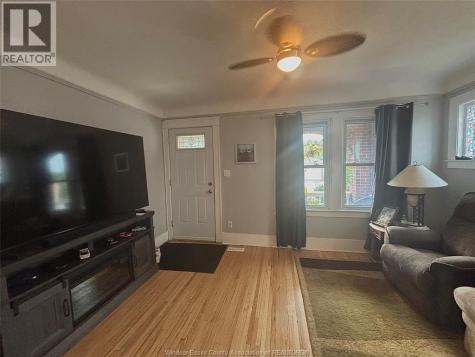 2322 Byng Windsor ON N8W 3E5