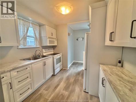 2322 Byng Windsor ON N8W 3E5