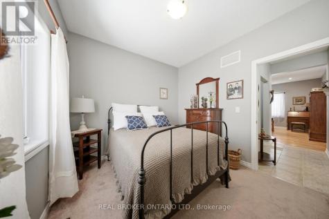 171 Gold Park Gate Essa (angus) ON L3W 0B4