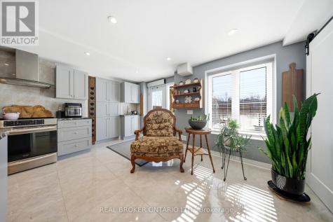 171 Gold Park Gate Essa (angus) ON L3W 0B4
