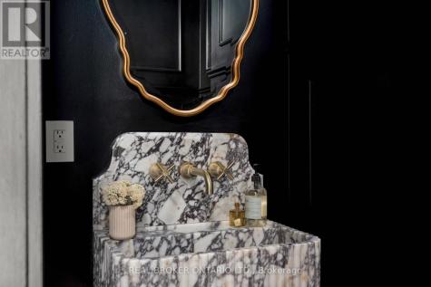 256 Major Street Toronto (university) ON M5S 2L6