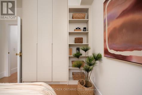 256 Major Street Toronto (university) ON M5S 2L6