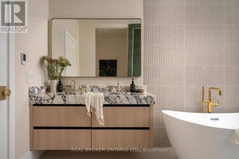 256 Major Street Toronto (university) ON M5S 2L6