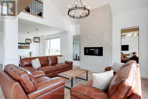 130 Arlberg Crescent Blue Mountains ON L9Y 0N3