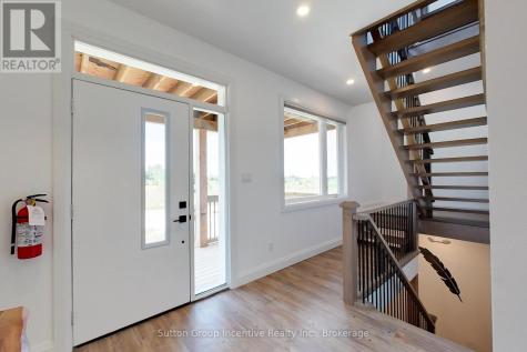 130 Arlberg Crescent Blue Mountains ON L9Y 0N3