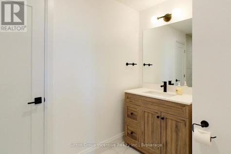 130 Arlberg Crescent Blue Mountains ON L9Y 0N3