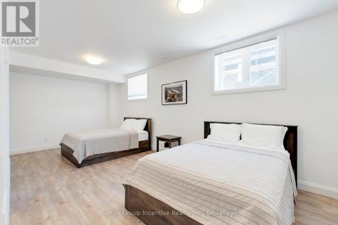 130 Arlberg Crescent Blue Mountains ON L9Y 0N3