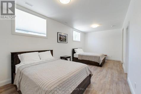 130 Arlberg Crescent Blue Mountains ON L9Y 0N3