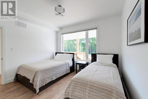 130 Arlberg Crescent Blue Mountains ON L9Y 0N3
