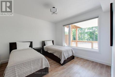 130 Arlberg Crescent Blue Mountains ON L9Y 0N3