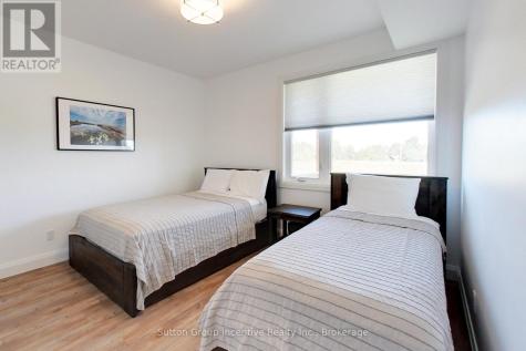 130 Arlberg Crescent Blue Mountains ON L9Y 0N3