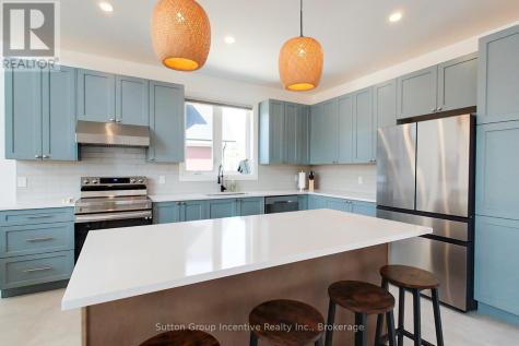 130 Arlberg Crescent Blue Mountains ON L9Y 0N3