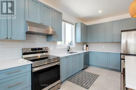 130 Arlberg Crescent Blue Mountains ON L9Y 0N3