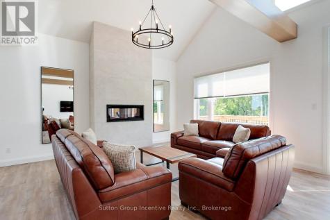 130 Arlberg Crescent Blue Mountains ON L9Y 0N3
