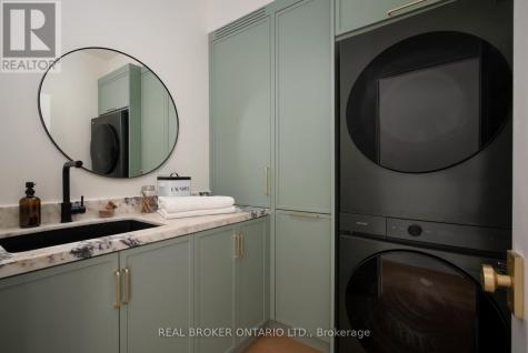 256 Major Street Toronto (university) ON M5S 2L6