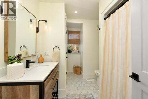942 Erie Avenue Kingsville ON N9Y 3E2