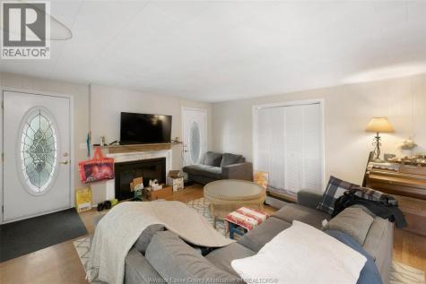 942 Erie Avenue Kingsville ON N9Y 3E2