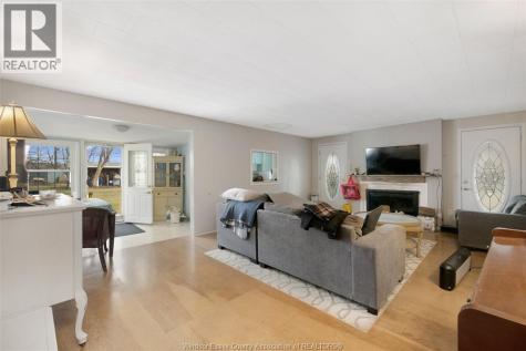 942 Erie Avenue Kingsville ON N9Y 3E2