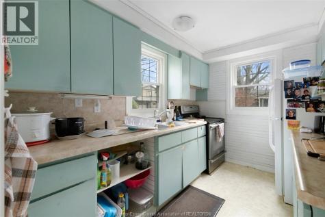 942 Erie Avenue Kingsville ON N9Y 3E2