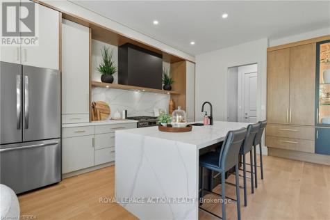 141 Parkside Drive Brantford ON N3T 0S9