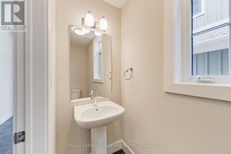 139 White Oak Crescent Blue Mountains ON L9Y 5T5