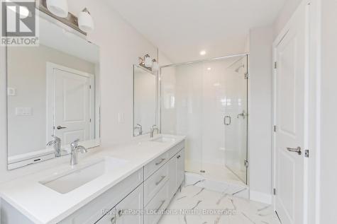 139 White Oak Crescent Blue Mountains ON L9Y 5T5