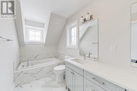 139 White Oak Crescent Blue Mountains ON L9Y 5T5