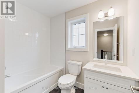 139 White Oak Crescent Blue Mountains ON L9Y 5T5