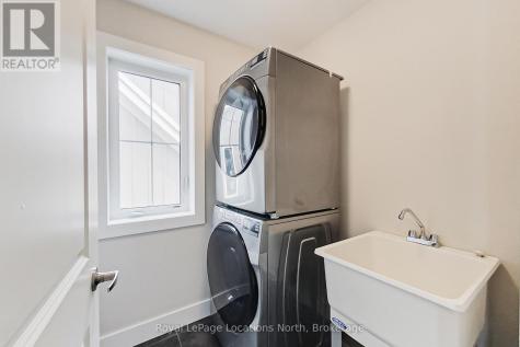 139 White Oak Crescent Blue Mountains ON L9Y 5T5