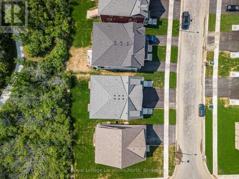 139 White Oak Crescent Blue Mountains ON L9Y 5T5