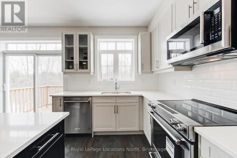 139 White Oak Crescent Blue Mountains ON L9Y 5T5