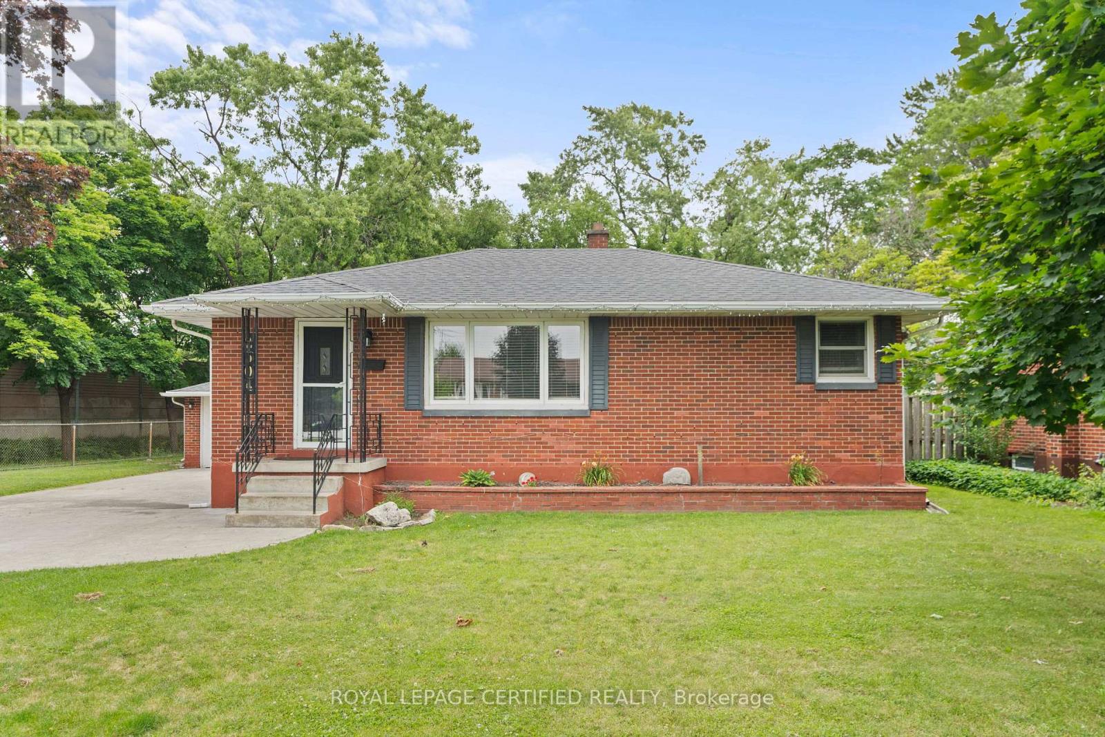 2504 Askin Avenue Windsor ON N9E 3H7