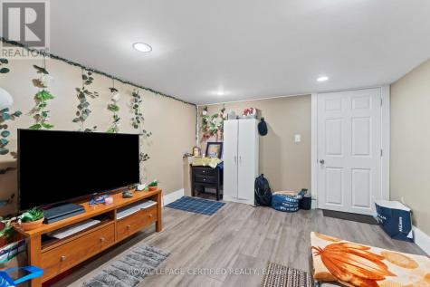 2504 Askin Avenue Windsor ON N9E 3H7