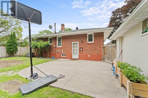 2504 Askin Avenue Windsor ON N9E 3H7