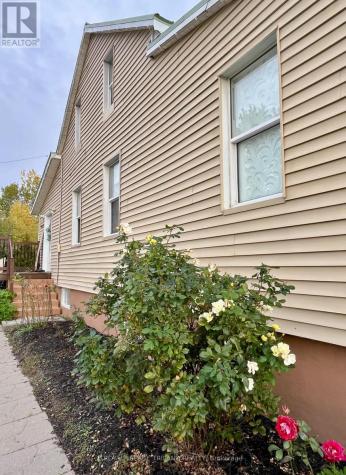 37 Broadway Street Newbury ON N0L 1Z0