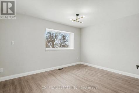 125 Sekura Crescent Cambridge ON N1R 8B4
