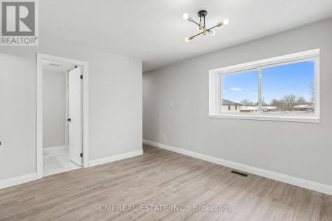 125 Sekura Crescent Cambridge ON N1R 8B4