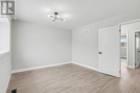 125 Sekura Crescent Cambridge ON N1R 8B4