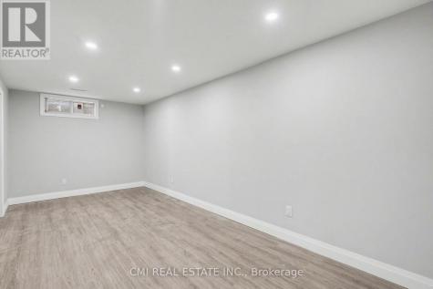 125 Sekura Crescent Cambridge ON N1R 8B4