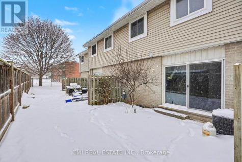 125 Sekura Crescent Cambridge ON N1R 8B4